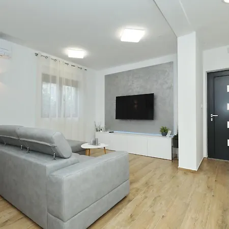 Apartman And Mare