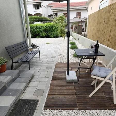 Apartment Apartment And Room Mare Zadar