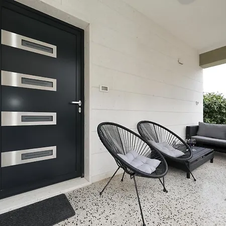 Apartment And Room Mare