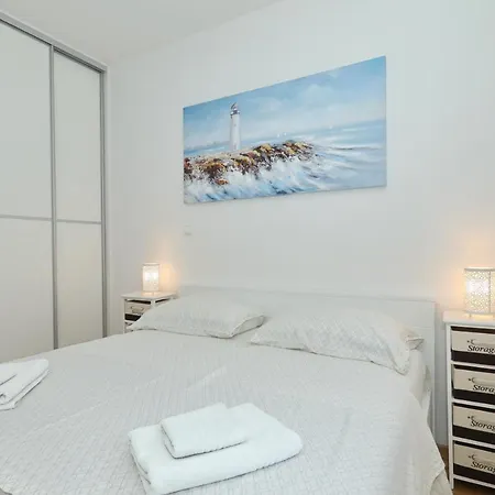 Apartment And Room Mare Apartment