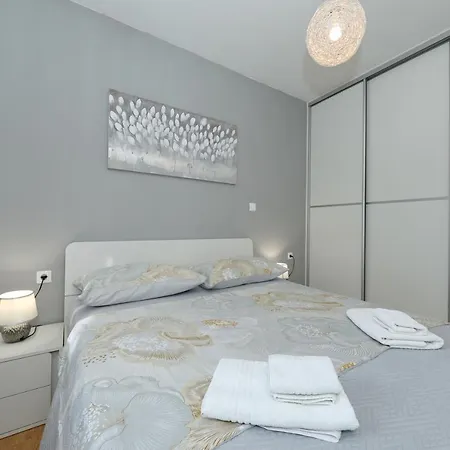 Apartment And Room Mare * Zadar