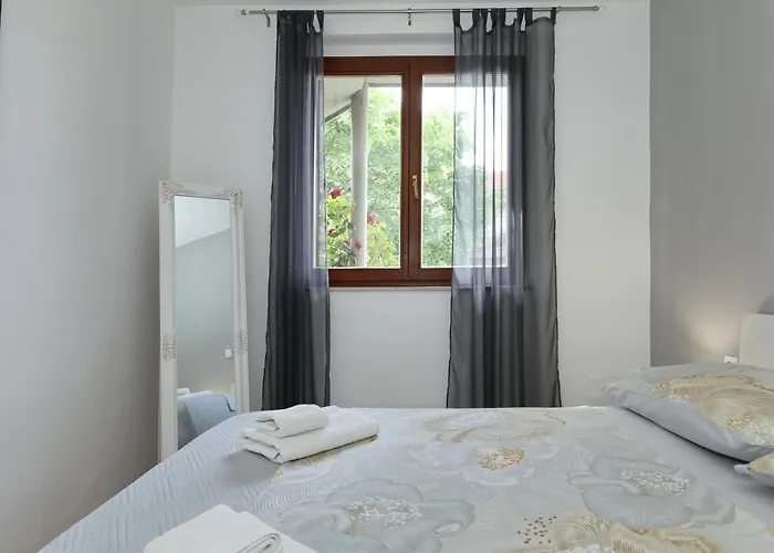 Apartment And Room Mare